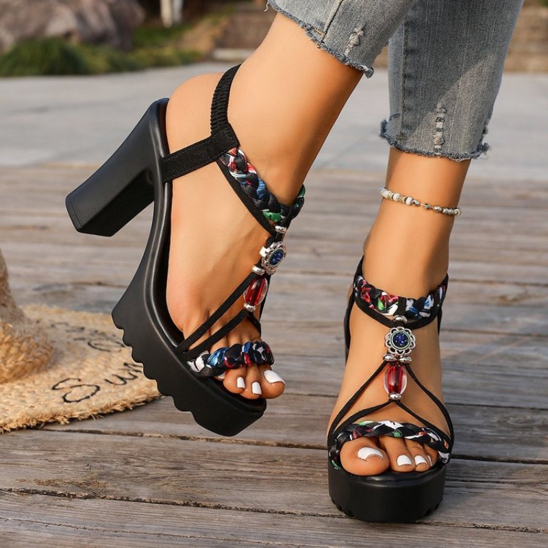 Ethnic And Fashion - صنادل نسائية جديدة لصيف 2026 بنمط
